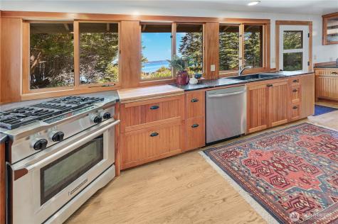 372 Schwartz Road Nordland WA 98358