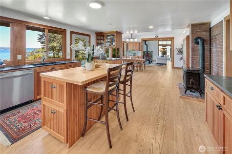 372 Schwartz Road Nordland WA 98358