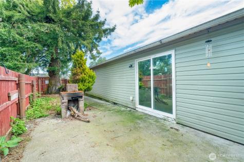 320 S 4th Street Elma WA 98541