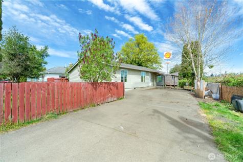 320 S 4th Street Elma WA 98541