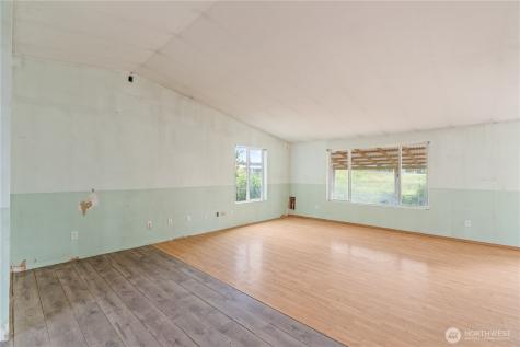 320 S 4th Street Elma WA 98541