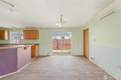 320 S 4th Street Elma WA 98541