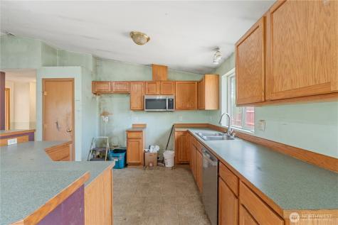 320 S 4th Street Elma WA 98541