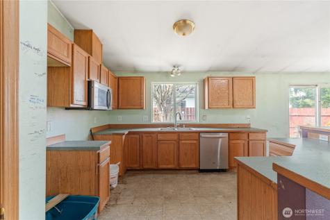 320 S 4th Street Elma WA 98541