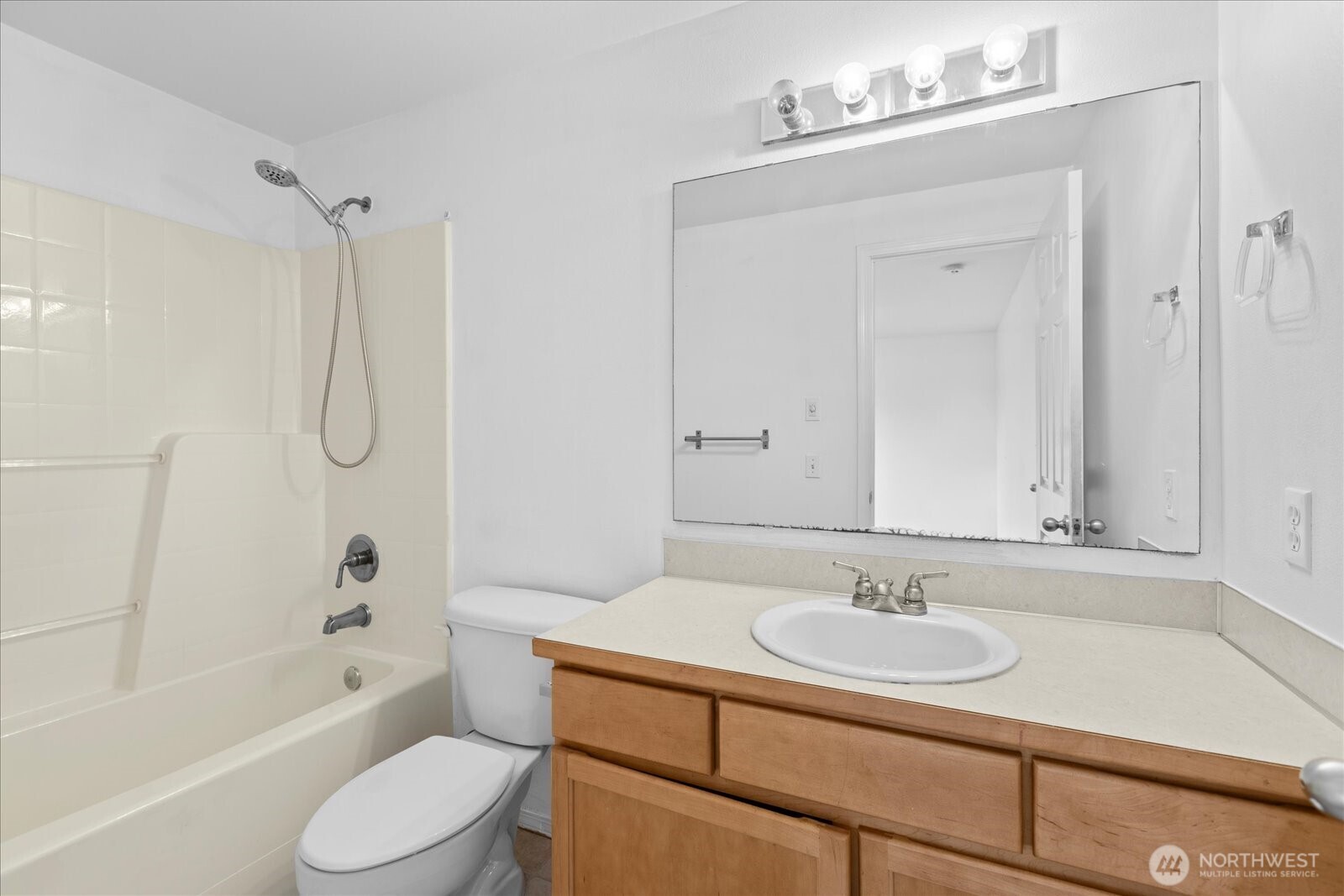 208 Shantel Street Mount Vernon WA 98274