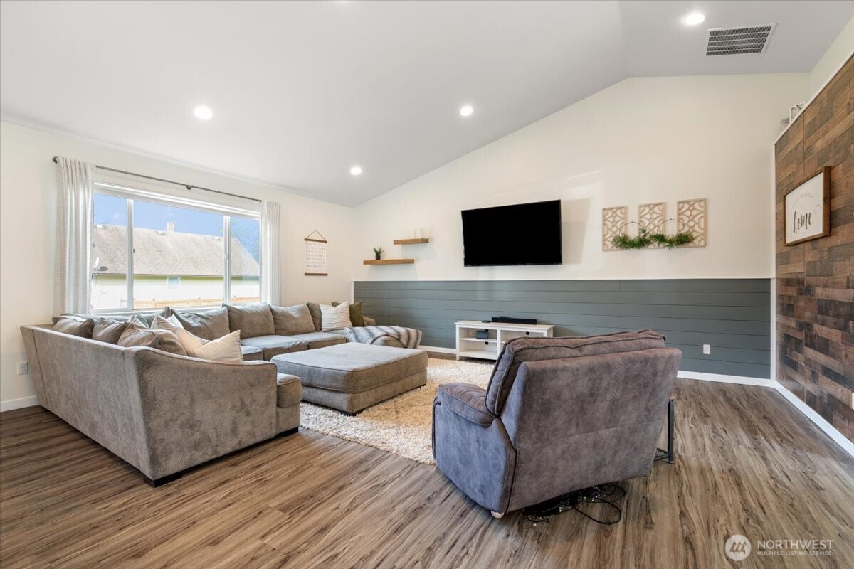 171 9th St NW Carbonado WA 98323