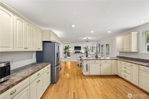 1870 W Cloud Way Oak Harbor WA 98277