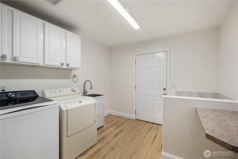 1870 W Cloud Way Oak Harbor WA 98277