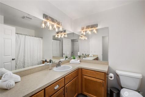 1870 W Cloud Way Oak Harbor WA 98277