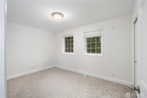 1870 W Cloud Way Oak Harbor WA 98277
