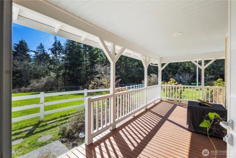 1870 W Cloud Way Oak Harbor WA 98277