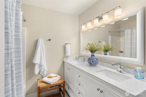 6518 NE Monte Vista Drive Bainbridge Island WA 98110