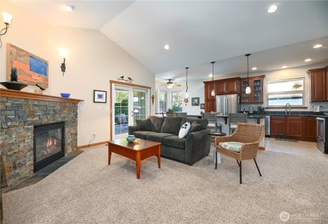 965 Chestnut Loop Mount Vernon WA 98274