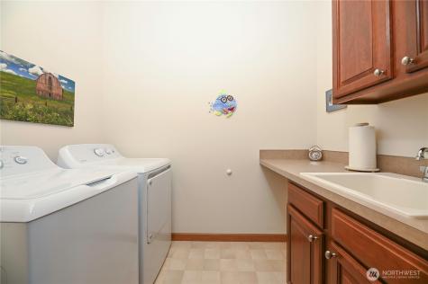 965 Chestnut Loop Mount Vernon WA 98274