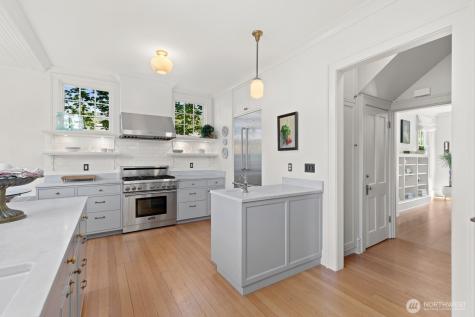 511 33rd Avenue Seattle WA 98122