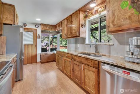 1243 25th Street SE Puyallup WA 98372