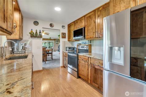 1243 25th Street SE Puyallup WA 98372