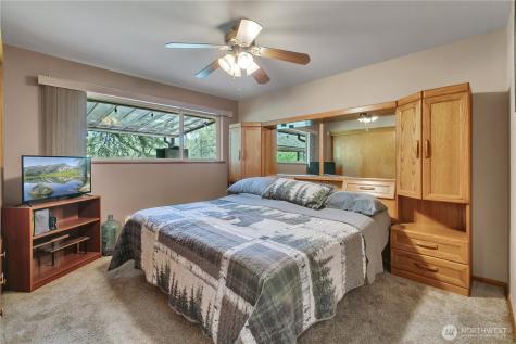 1243 25th Street SE Puyallup WA 98372