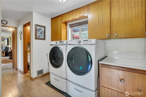 1243 25th Street SE Puyallup WA 98372