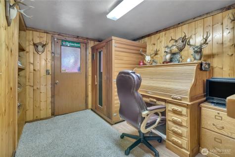 1243 25th Street SE Puyallup WA 98372