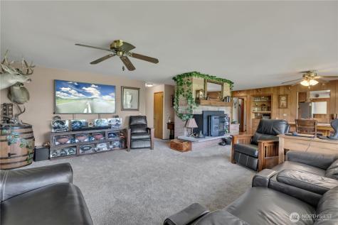 1243 25th Street SE Puyallup WA 98372