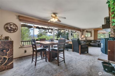 1243 25th Street SE Puyallup WA 98372