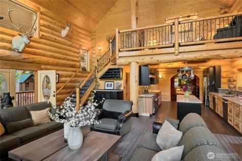 4422 Kachess Lake Road Easton WA 98925