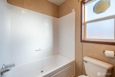 225 NE Ernst Oak Harbor WA 98277