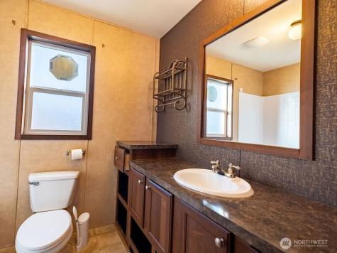 225 NE Ernst Oak Harbor WA 98277