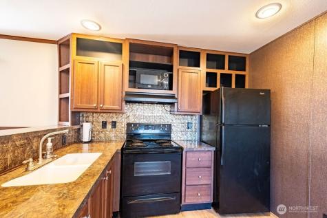 225 NE Ernst Oak Harbor WA 98277