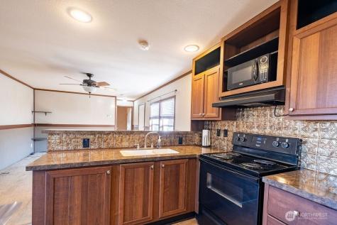 225 NE Ernst Oak Harbor WA 98277