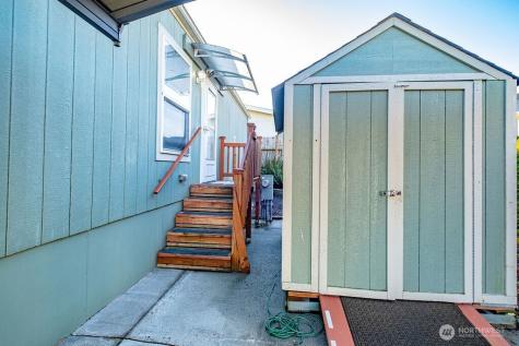 225 NE Ernst Oak Harbor WA 98277