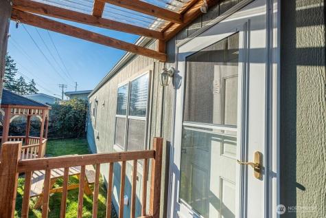 225 NE Ernst Oak Harbor WA 98277