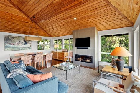 8032 SW 222nd Place Vashon WA 98070