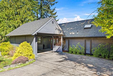 8032 SW 222nd Place Vashon WA 98070