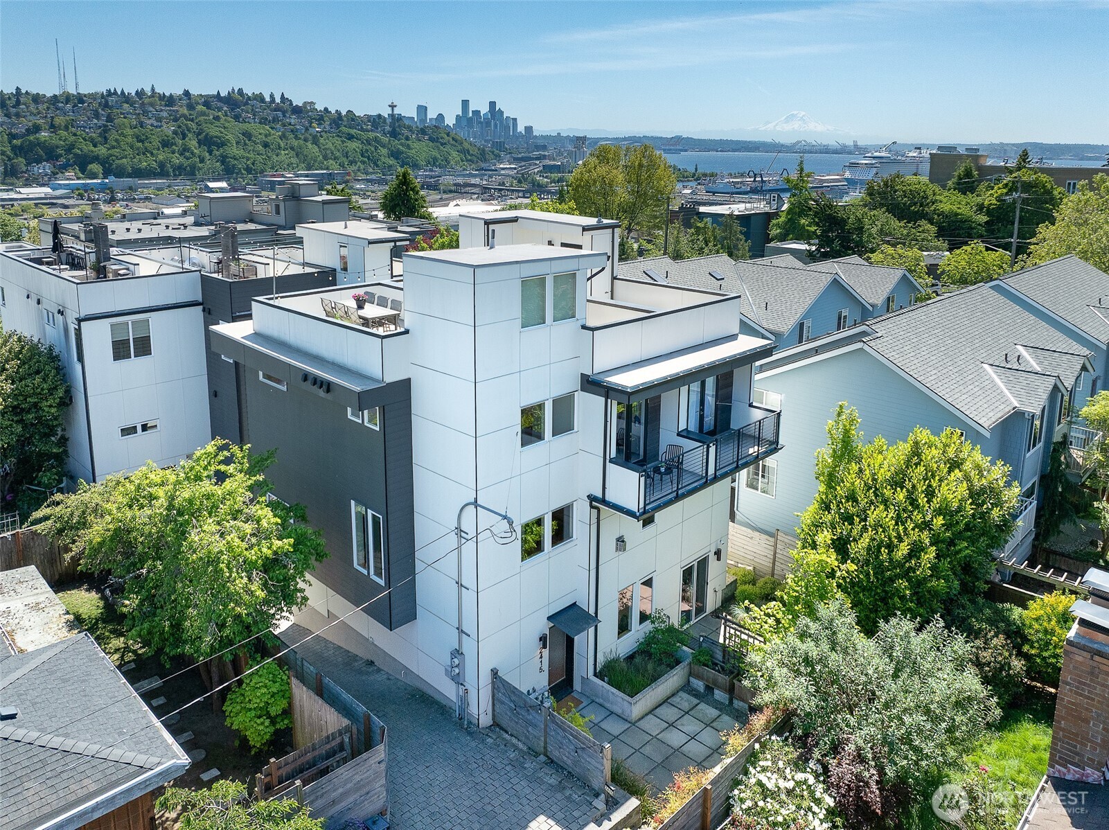 2415 W Lynn Street Seattle WA 98199