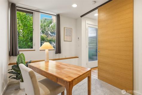 2415 W Lynn Street Seattle WA 98199