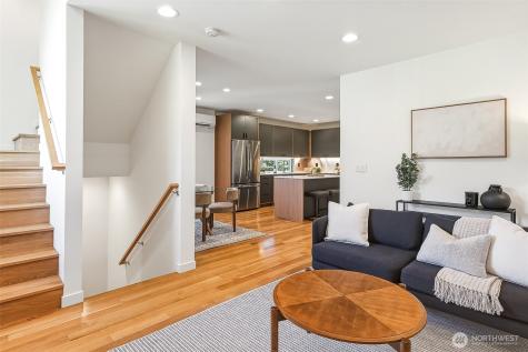 2415 W Lynn Street Seattle WA 98199