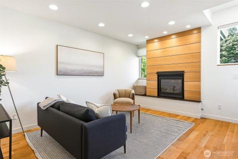 2415 W Lynn Street Seattle WA 98199
