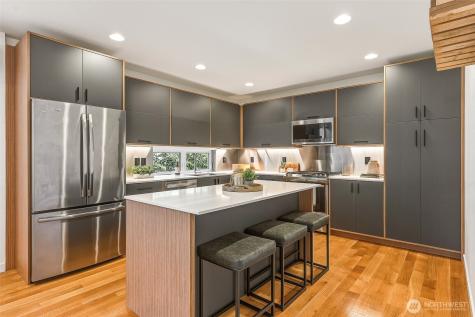 2415 W Lynn Street Seattle WA 98199
