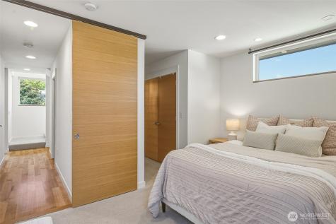 2415 W Lynn Street Seattle WA 98199