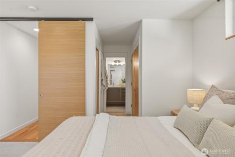 2415 W Lynn Street Seattle WA 98199