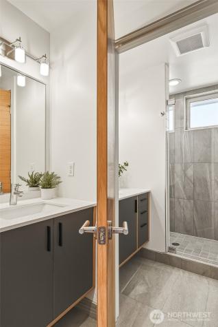 2415 W Lynn Street Seattle WA 98199