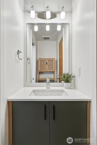 2415 W Lynn Street Seattle WA 98199