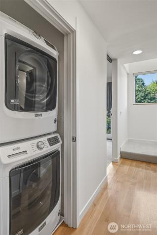 2415 W Lynn Street Seattle WA 98199