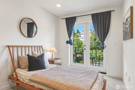 2415 W Lynn Street Seattle WA 98199