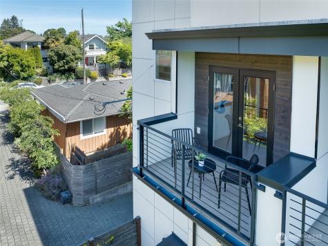 2415 W Lynn Street Seattle WA 98199