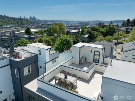 2415 W Lynn Street Seattle WA 98199