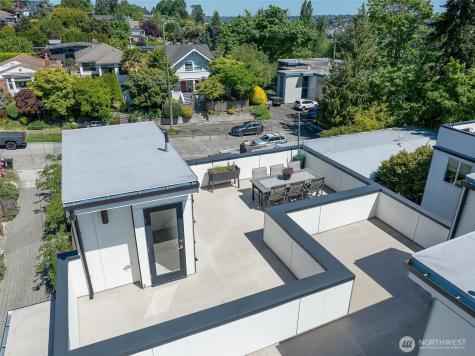 2415 W Lynn Street Seattle WA 98199