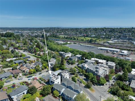 2415 W Lynn Street Seattle WA 98199